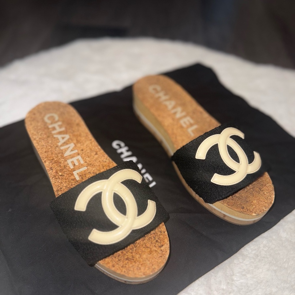 CHANEL Black and Cream Cork Sandals